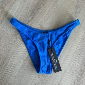 TRIANGLE, NWT bikini bottom, medium, blue rib